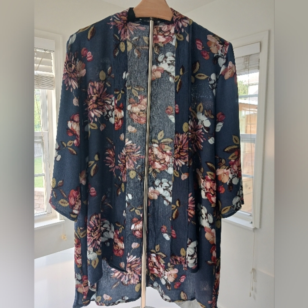 Pink Clover Size Small Maples Open Front Floral Kimono Cardigan Navy Blue Swim